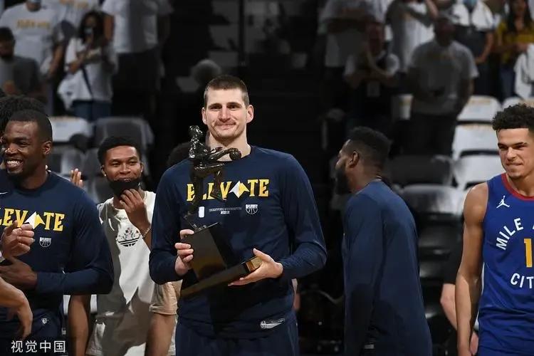 往年nba常规mvp(近十年常规赛MVP一览，字母哥、库里封神，威少跌下神坛)