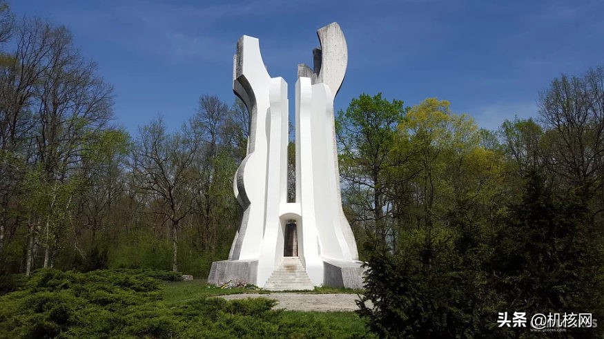 巴尔干土地上的无声呐喊 | Spomenik纪念碑考