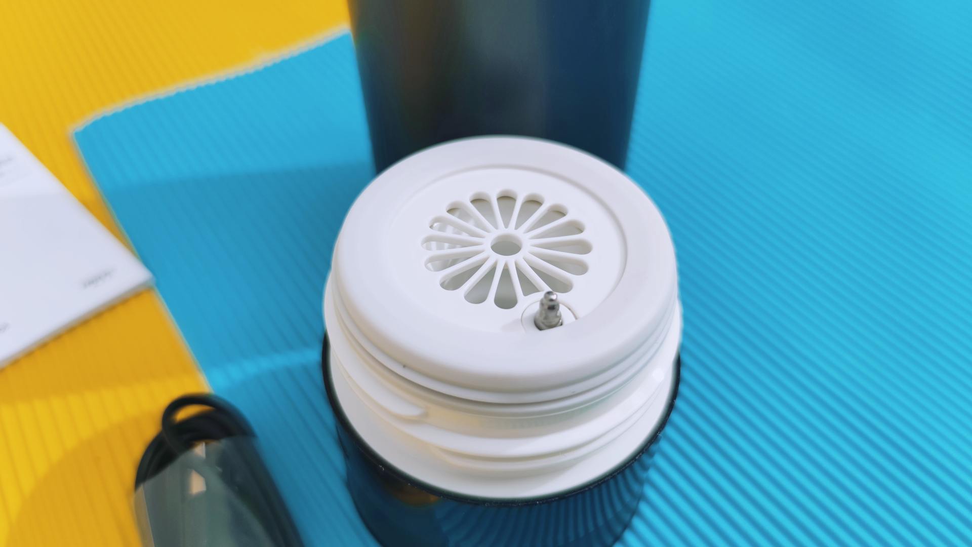 能提醒你喝水的水杯！华为智选哈尔斯智能水杯上手