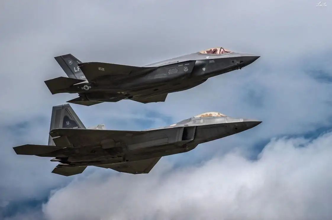 �����������Ա��F22�Ѿ�����Ǽ�20�Ķ��֣�ֻ��F35�ܶԿ���20