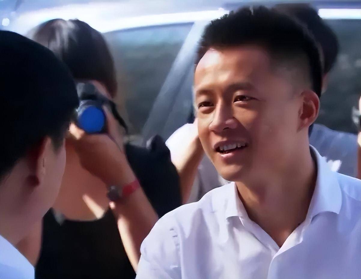 37岁唐曾虽没结婚,但不代表没有伴儿,人这一生不该只有婚姻