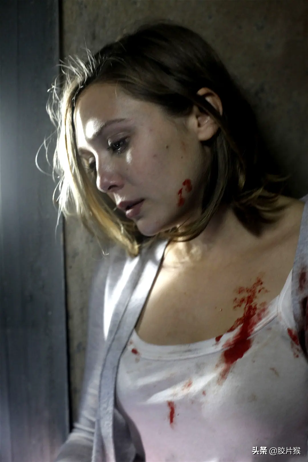 “绯红女巫”伊丽莎白奥尔森的魅力，可不止暴打奇异博士和光照会