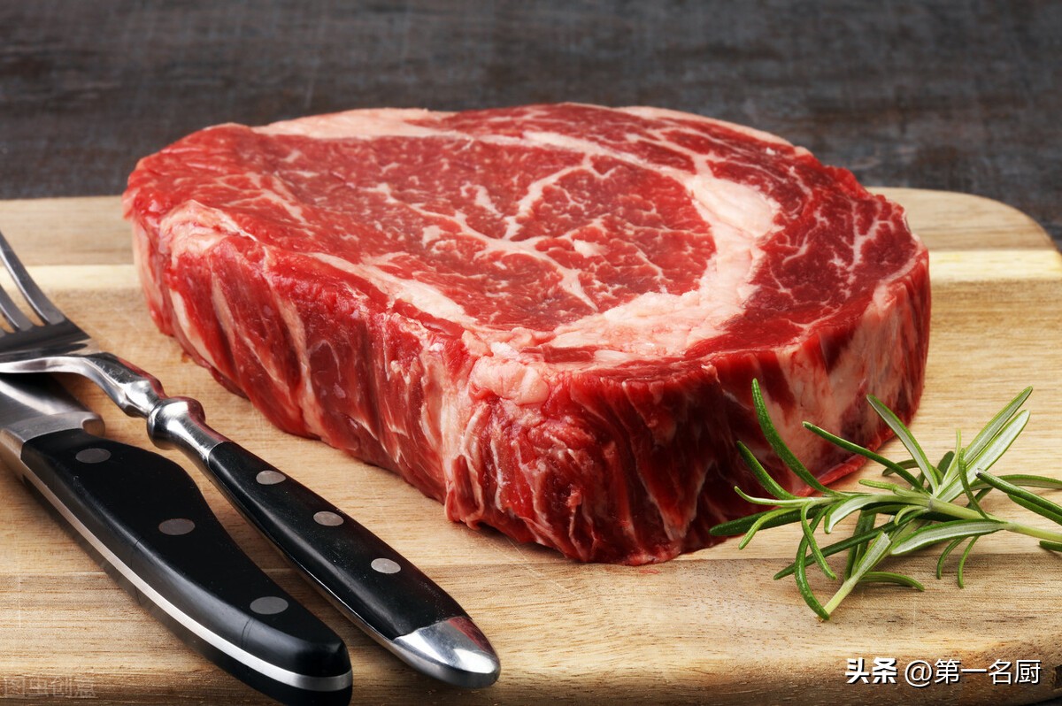 买肉类食品注意的生活细节(挑选牛肉，买“干的”还是“湿的”？牢记3不买，不怕买到坏牛肉)