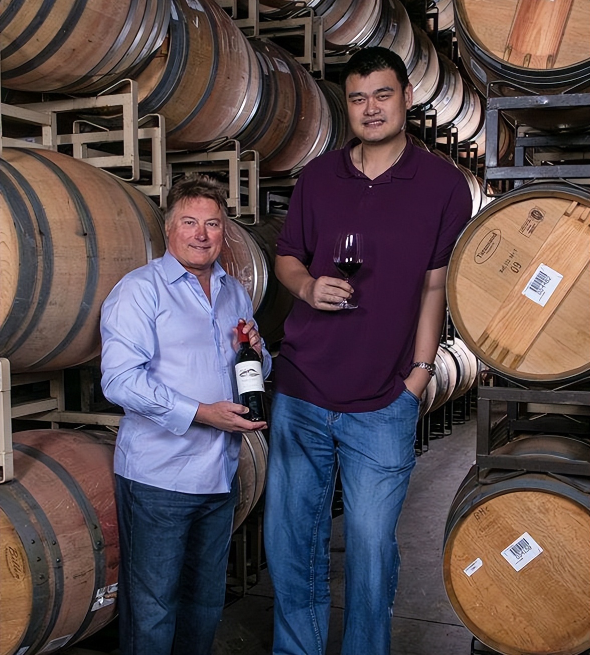 为什么nba球员挣钱多（NBA球星有多会赚钱？有人靠100万赚6亿 乔丹每年躺赚1亿）-趣拿体育