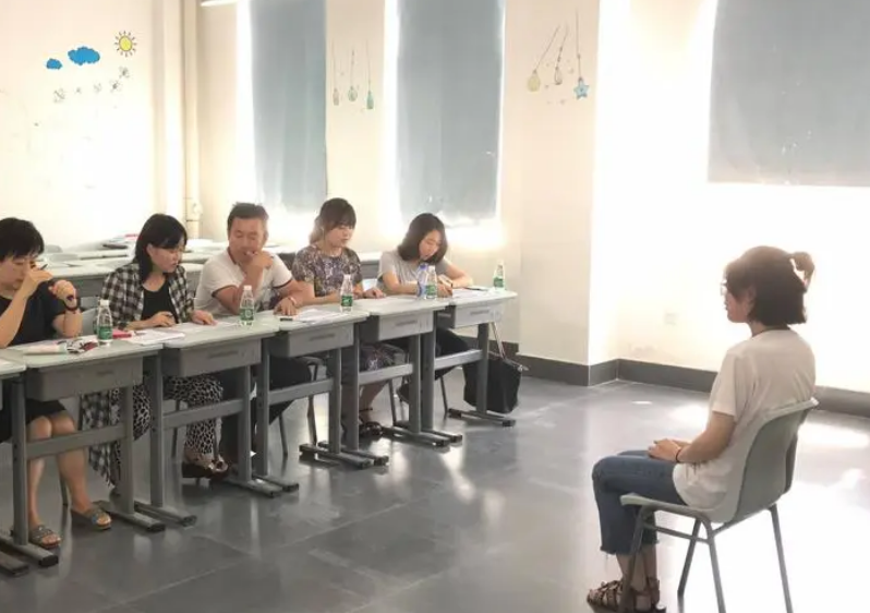 考研复试考生把导师“逗乐”，证明老师很满意？研究生学姐：天真