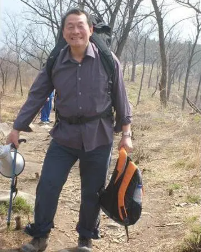 2008年北京教师任铁生爬山失踪，多方搜寻未果，留下纸条疑点重重