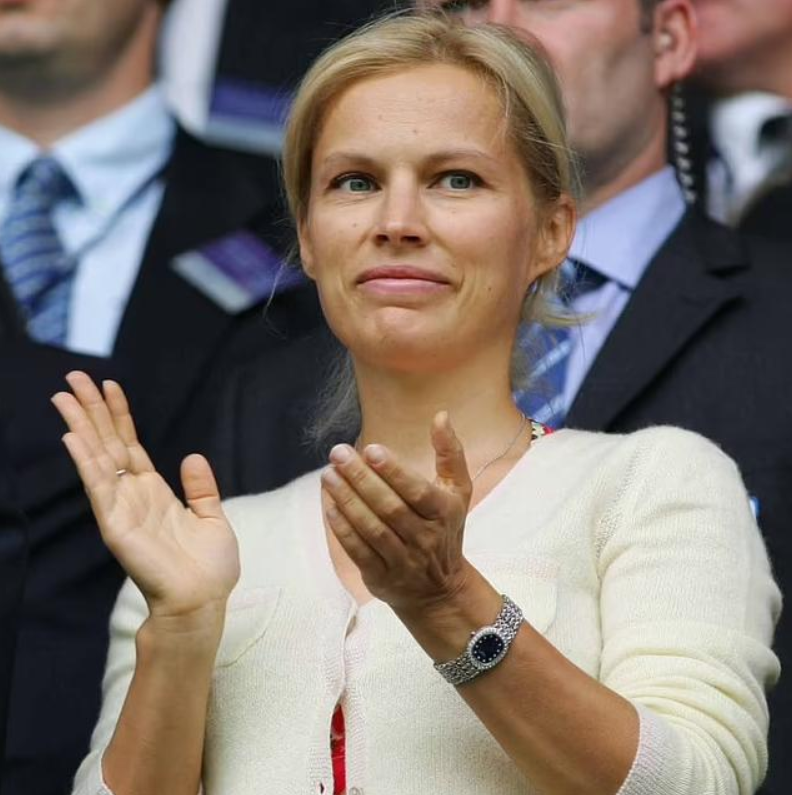 在罗曼阿布(俄罗斯巨富阿布:3岁丧父丧母,3段婚姻7个子女,离婚被分走