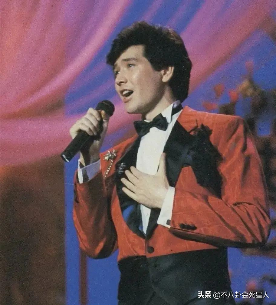 10位港台长发男星，郑伊健帅气逼人，伍佰气质狂放不羁