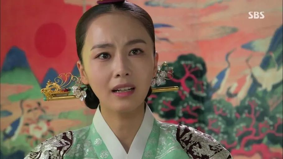 曾名噪一时的女演员，历经婚姻事业起起落落，如今的她只追求