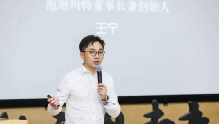 河南80后年轻富豪，利用人性弱点狂割“韭菜”，大赚500亿