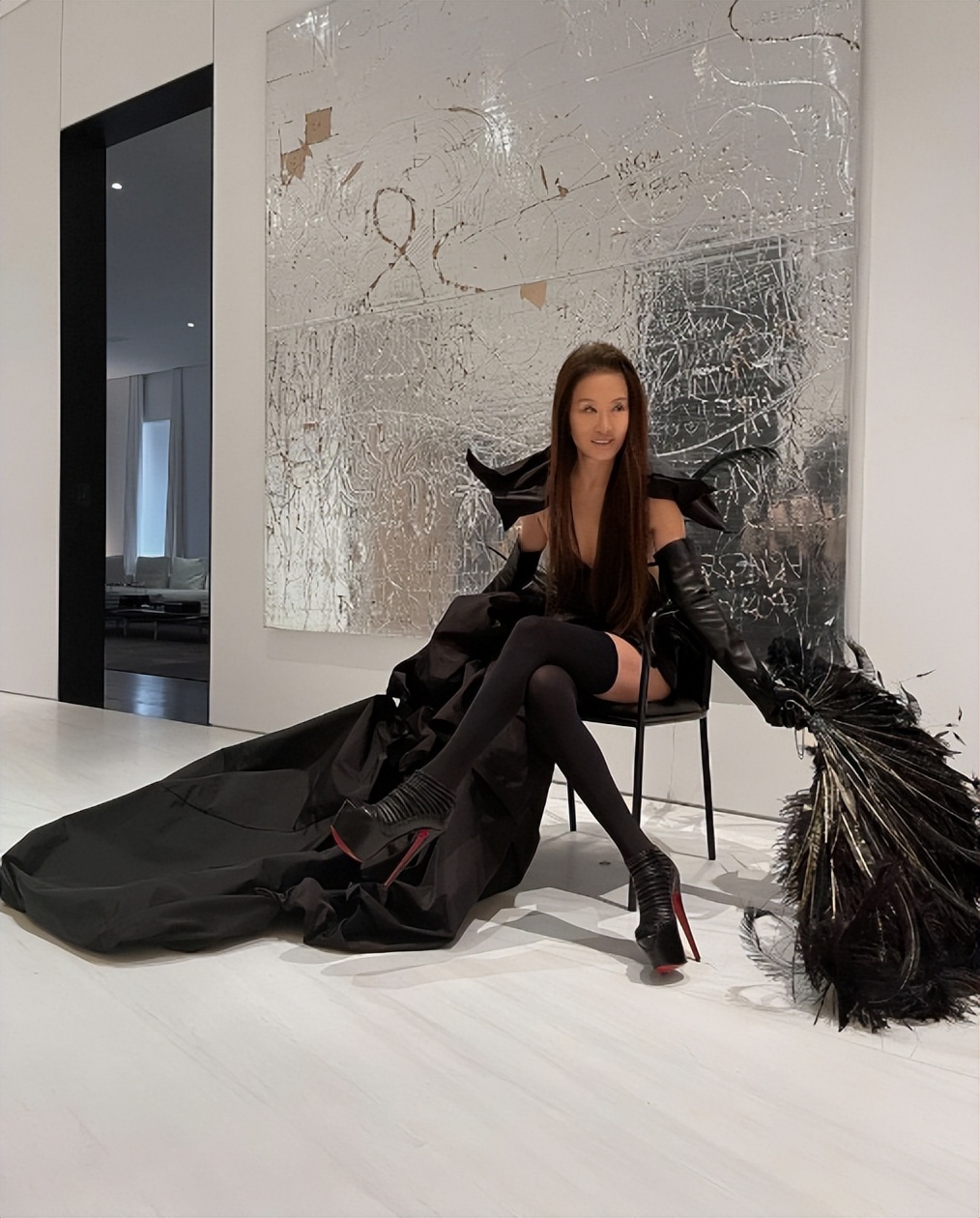 72岁王薇薇依旧女王范：和小36岁花滑王子分手后，财富自由她都有