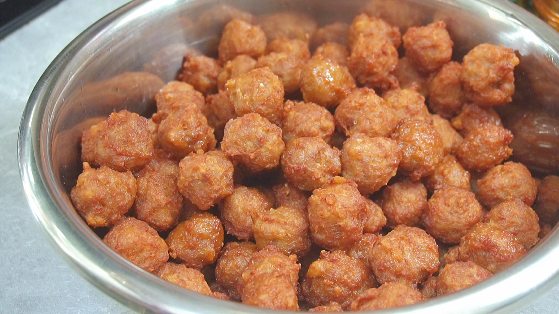 炸丸子的做法猪肉丸子(掌握好比例和技巧又香又酥脆)