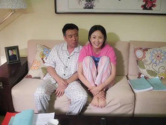 天下人家主题曲(《天下人家》开播,于和伟携"国民媳妇"刘涛主演,爆款