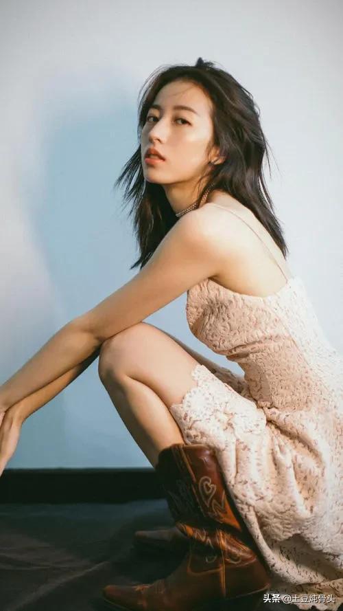 明星壁纸—周雨彤