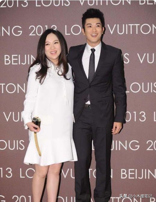 环球影城偶遇霍思燕一家，嗯哼变化大被赞帅气，妹妹疑似也在现场