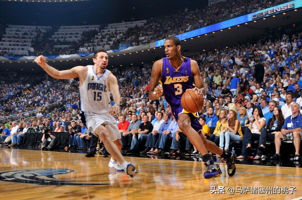 NBA魔术横扫湖人（09年魔术常规赛横扫湖人，东决淘汰骑士，为何总决赛却惨败给湖人）