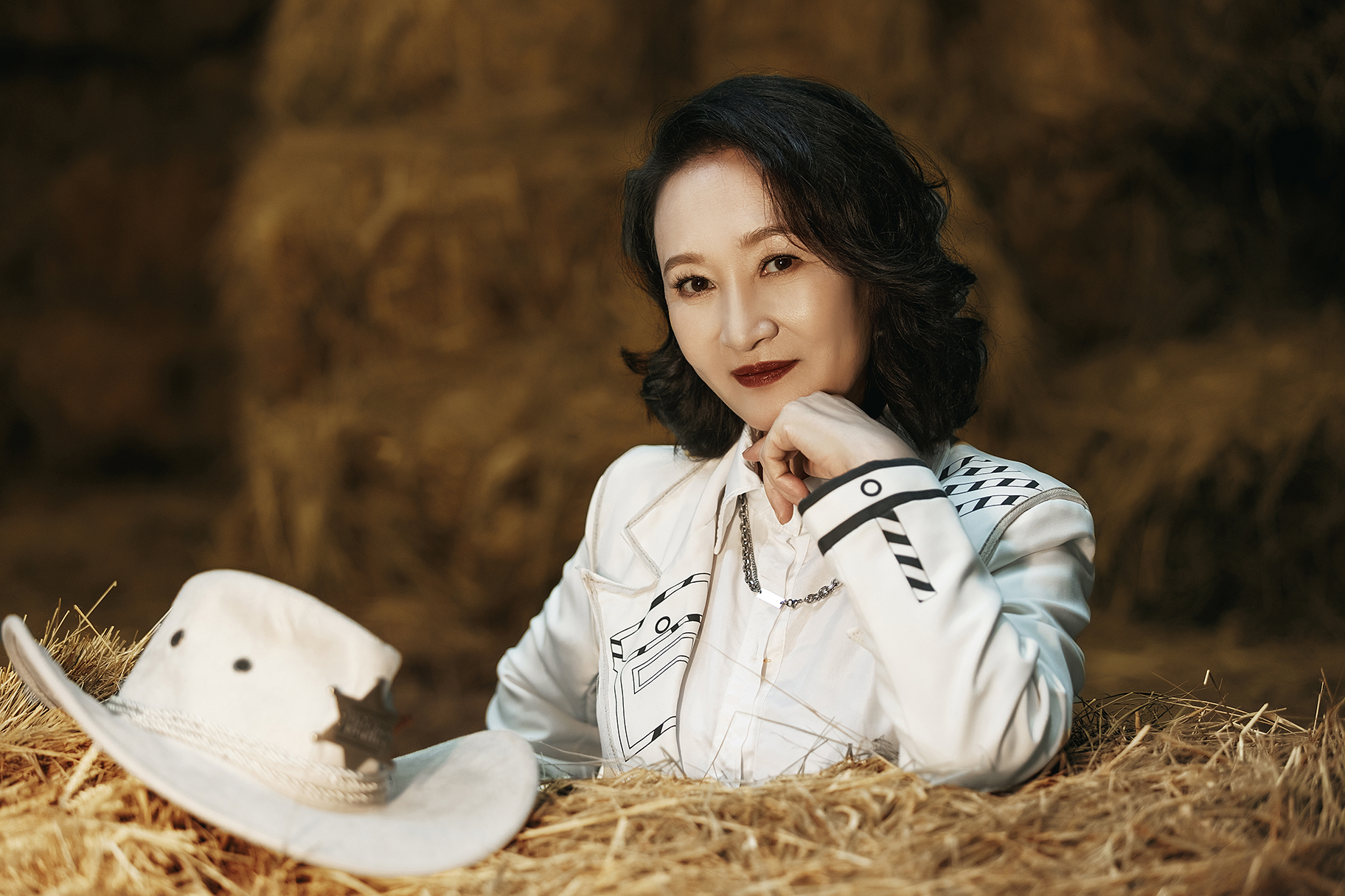 腾格尔和哈斯高娃离婚27年:一个再婚后亲情有泪,一个至今仍单身