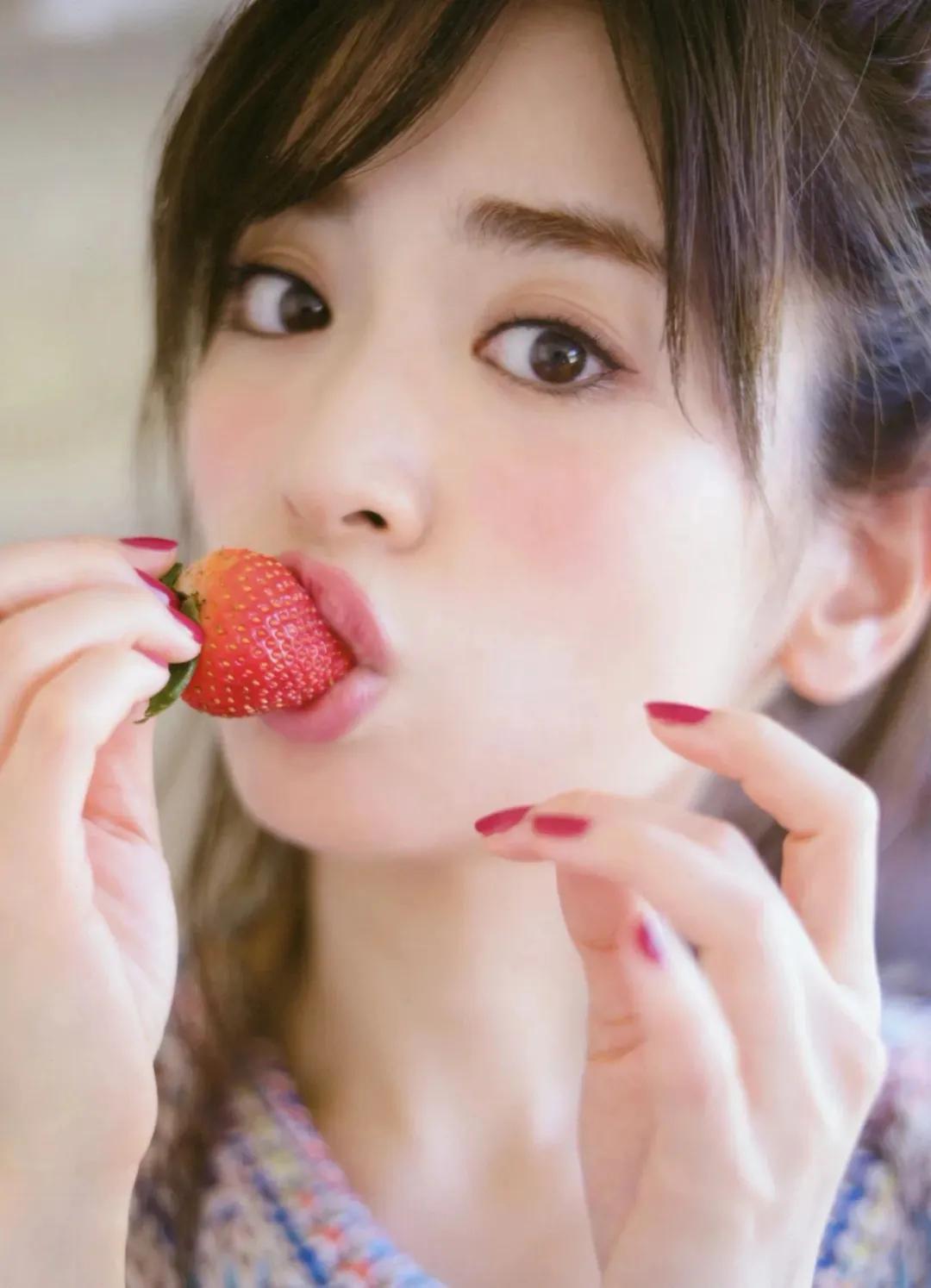 泉里香 无法抗拒的成熟之美 天天看点