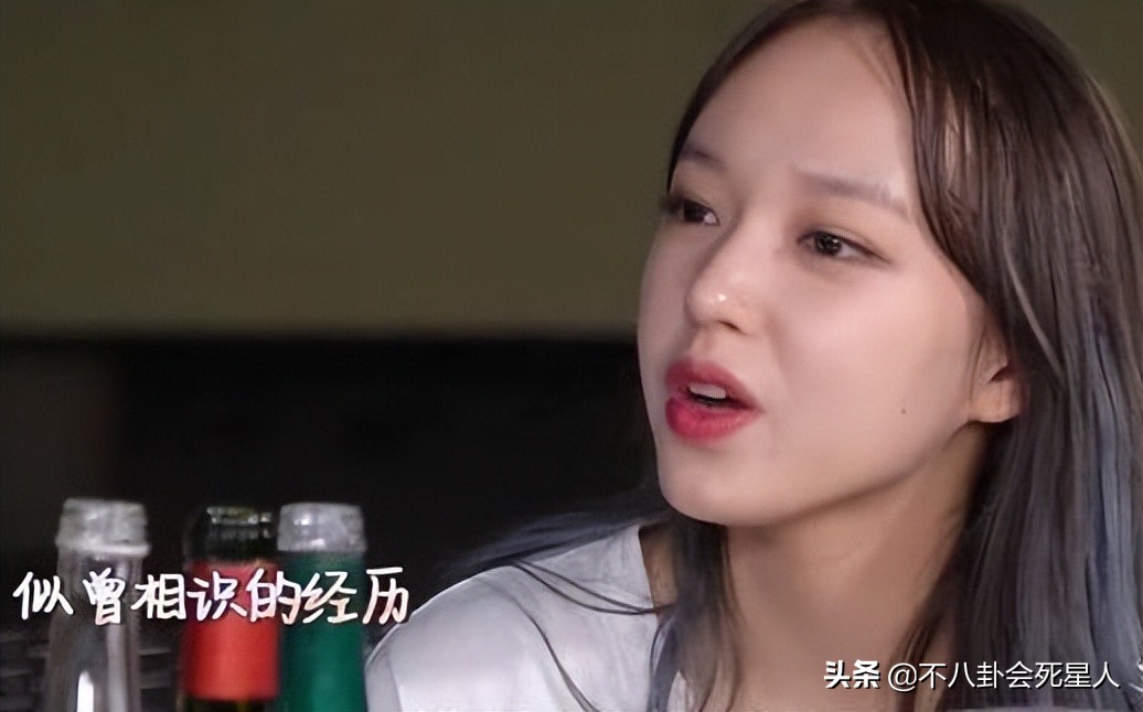 娱乐圈“一眼美人”太多了，全靠妆容造型加持，样貌缺点很明显