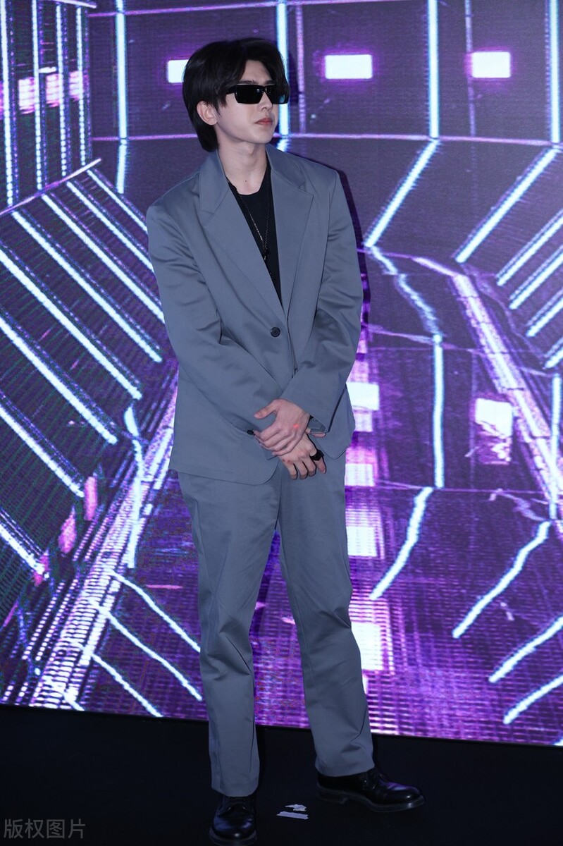 蔡徐坤最新造型