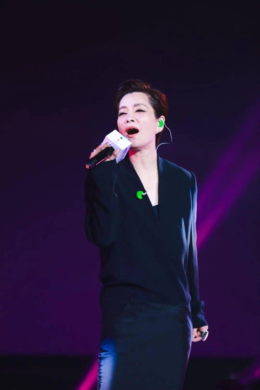 歌手毛阿敏:丈夫病逝1年后,留下260亿遗产,如今的选择令人泪目