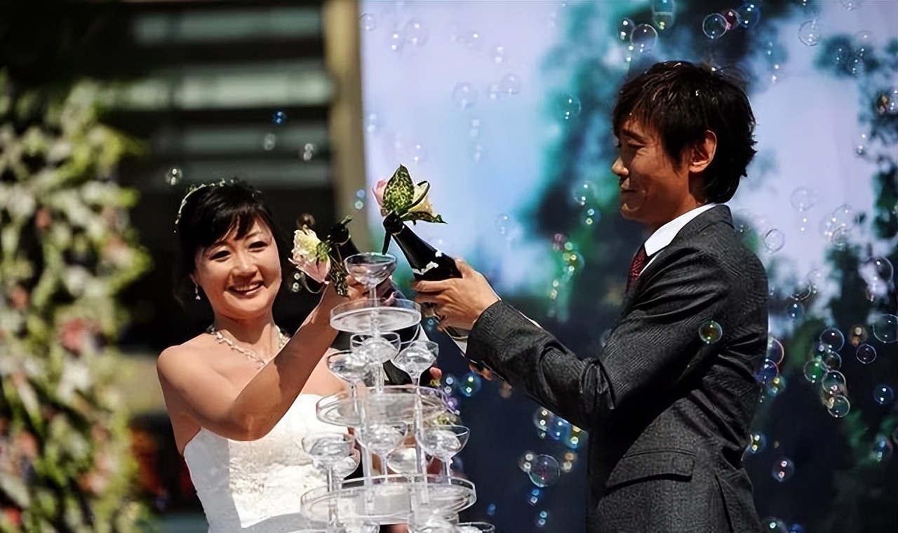 那辛个人资料情况(那英:和高峰相恋10年换不来婚姻,带着儿子嫁给孟桐