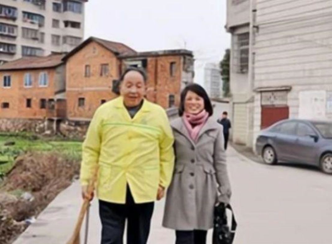 2012年，湖南38岁女教师，倒追65岁环卫工，结婚后过得如何？