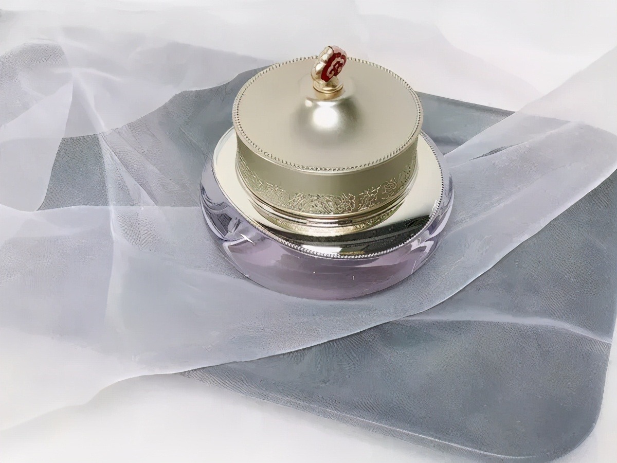 面霜推荐：重建肌肤活力深入补水保湿保湿抗老，让你的肌肤更年轻