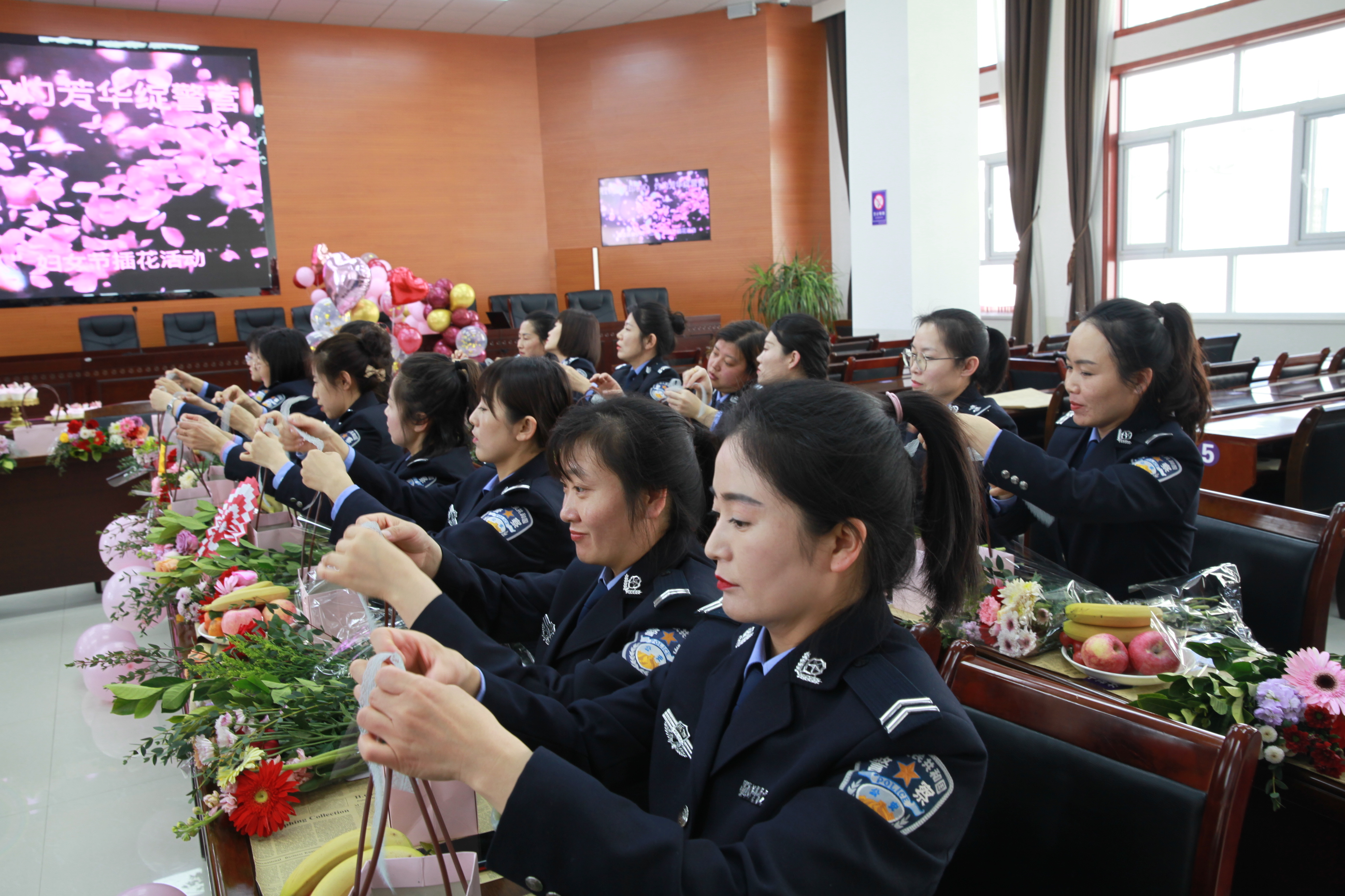 铿锵警花印初心 灼灼芳华绽警营——靖边县公安局开展庆祝“三八”妇女节系列活动