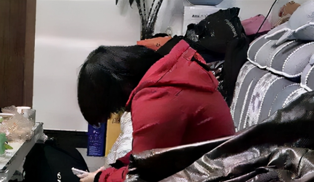 2012年，河南14岁少女被迫与一对父子6年生3娃，找到时已精神分裂