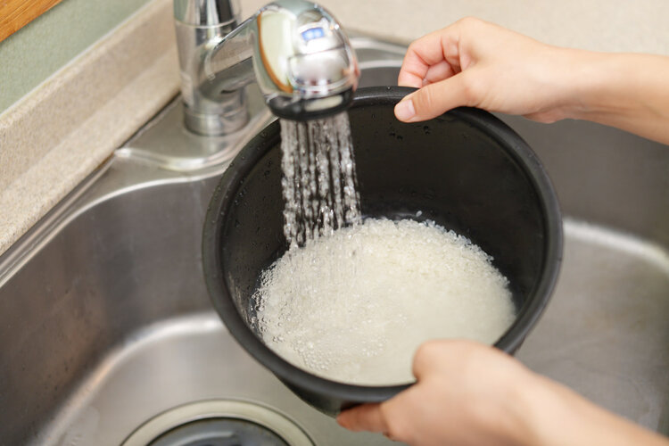 内胆有毒还致癌，电饭煲是肝癌的“催化剂”？正确使用，牢记5点