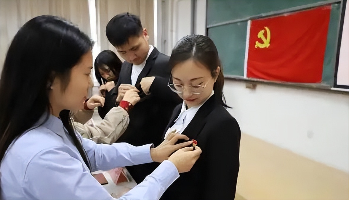 大学生入党“决定权”在谁手里？辅导员说出实情，学生别找错了人