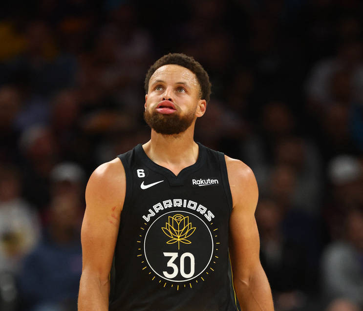 库里追梦格林雕像图片（当大家纷纷开始效仿库里时 他却不像自己了）