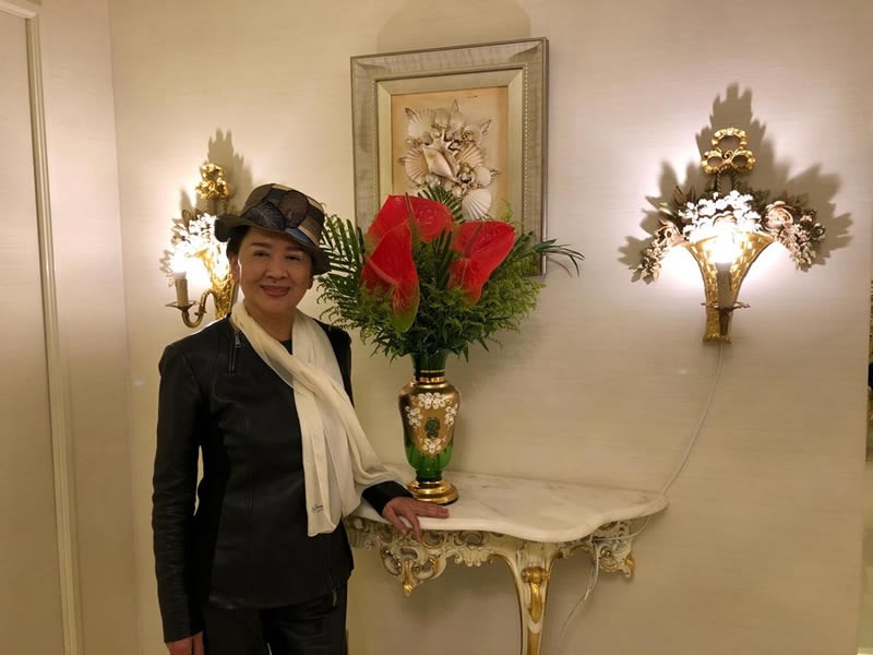 洪金梅：为嫁豪门，她穿了30年塑身衣，丈夫死后却只给她一块钱