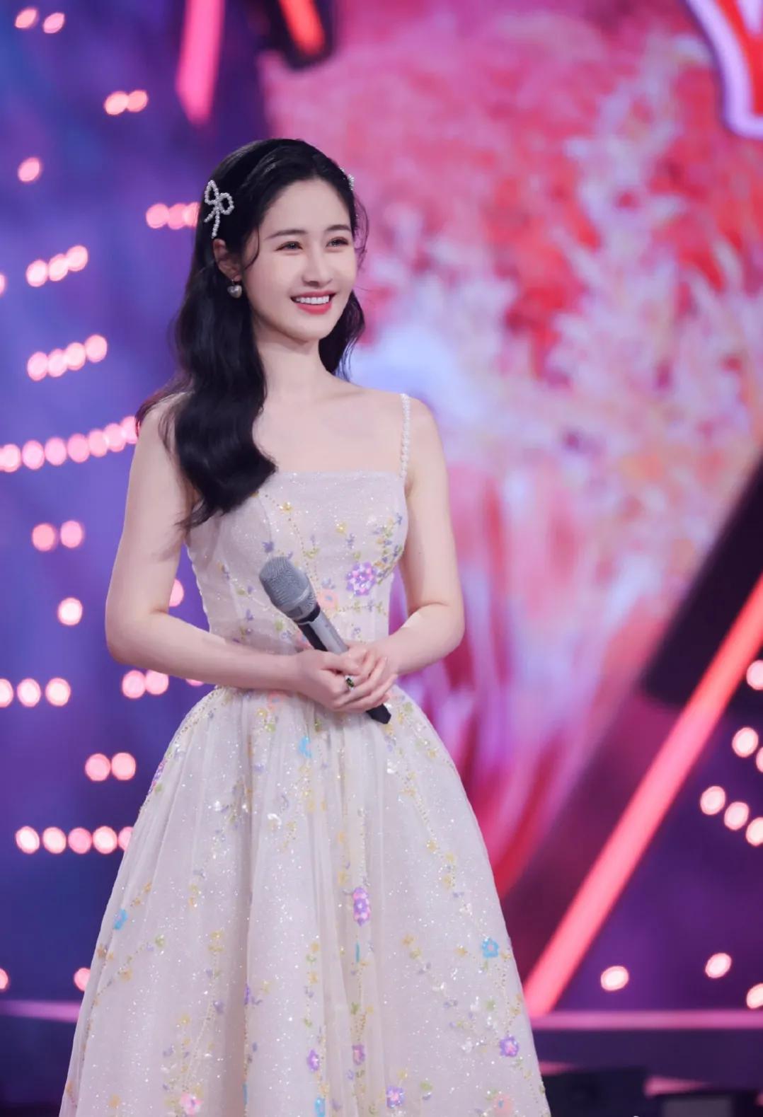 梁田 湖南卫视主持人|惊艳写真