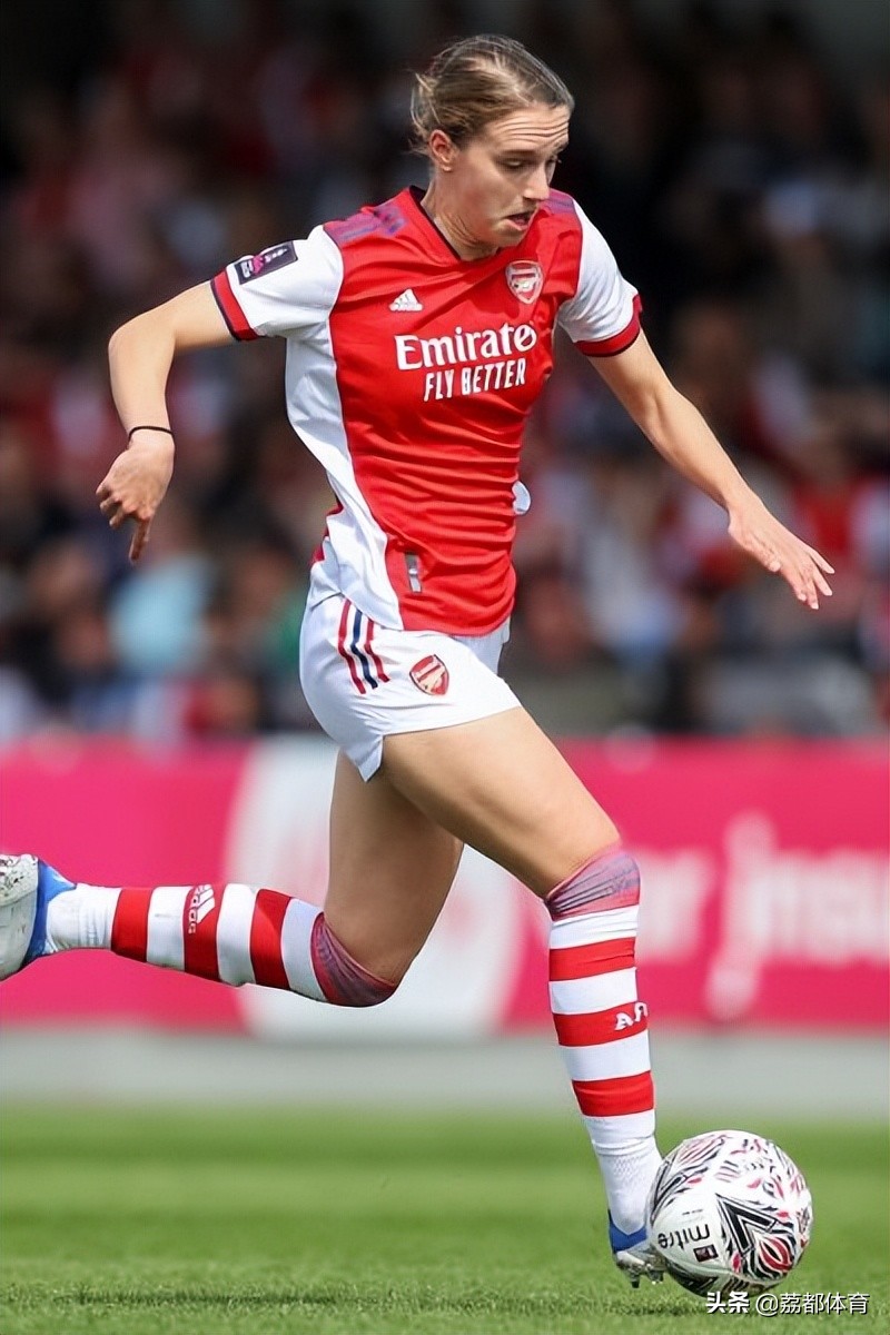薇薇安·米德玛国家:荷兰俱乐部:阿森纳年龄:25位置:前锋2021 排名:3