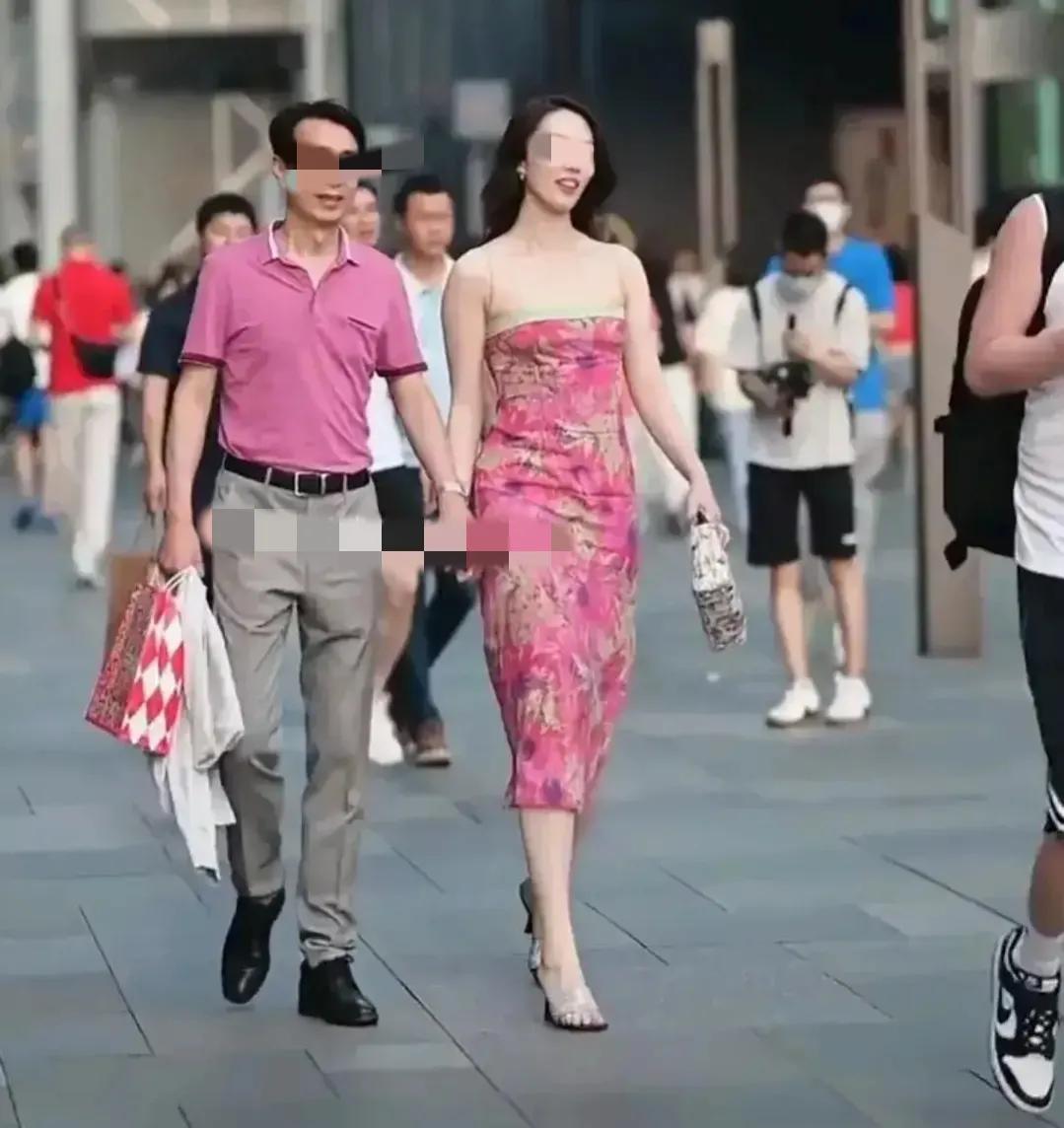 中石油街拍女主过往被扒！比领导有钱，大学男朋友谈了三四十岁！