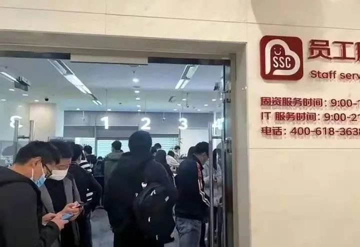 应届生想延迟毕业：工作幻想被现实碾碎，冒与社会脱节风险躲一年