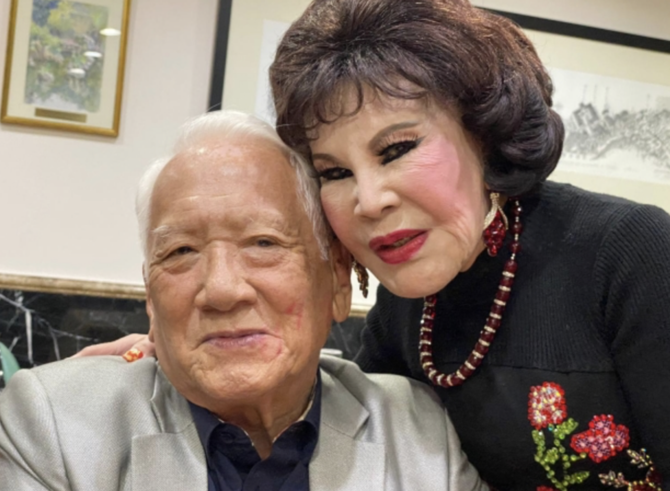 黄夏蕙宣布离开香港，或随家人移民美国，以生肖造型抢头香成绝响