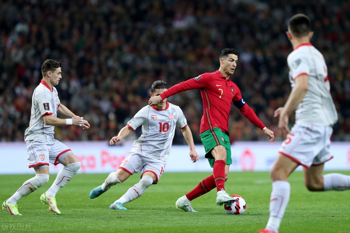 葡萄牙足球队合照(c罗助攻b费首开纪录率葡萄牙晋级!合影绝对c位!