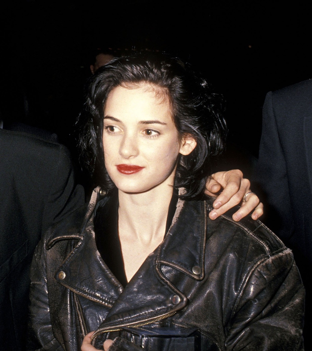 她的叛逆暗黑风依然时髦，回顾Winona Ryder 90s的经典短发
