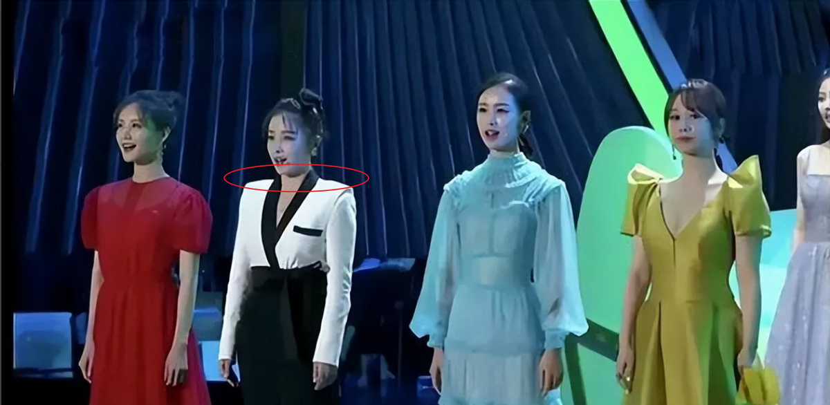 被“丑脖子”拖累的7位女星，明明长得如花似玉，合照却输太惨