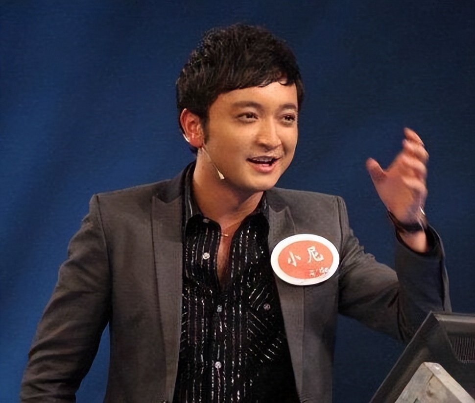 央视名嘴尼格买提:30岁娶新疆女孩,结婚10年无子,他过得好吗