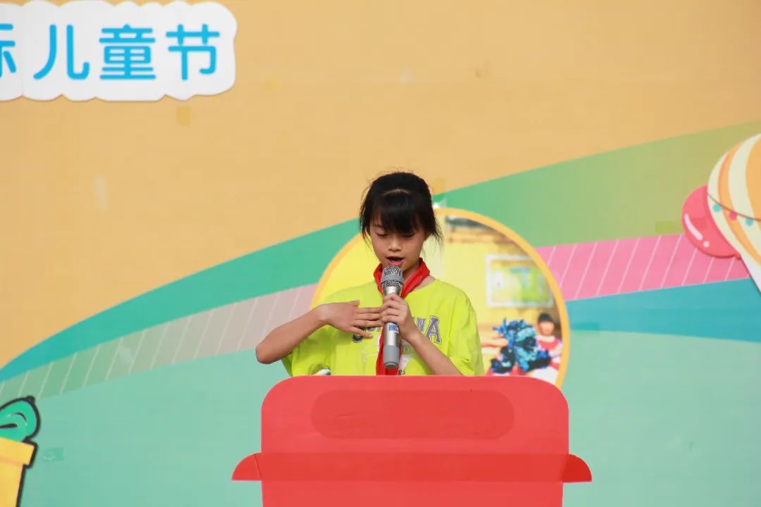 双流区九江小学举行“争做绿色低碳AI小达人”环保主题升旗仪式