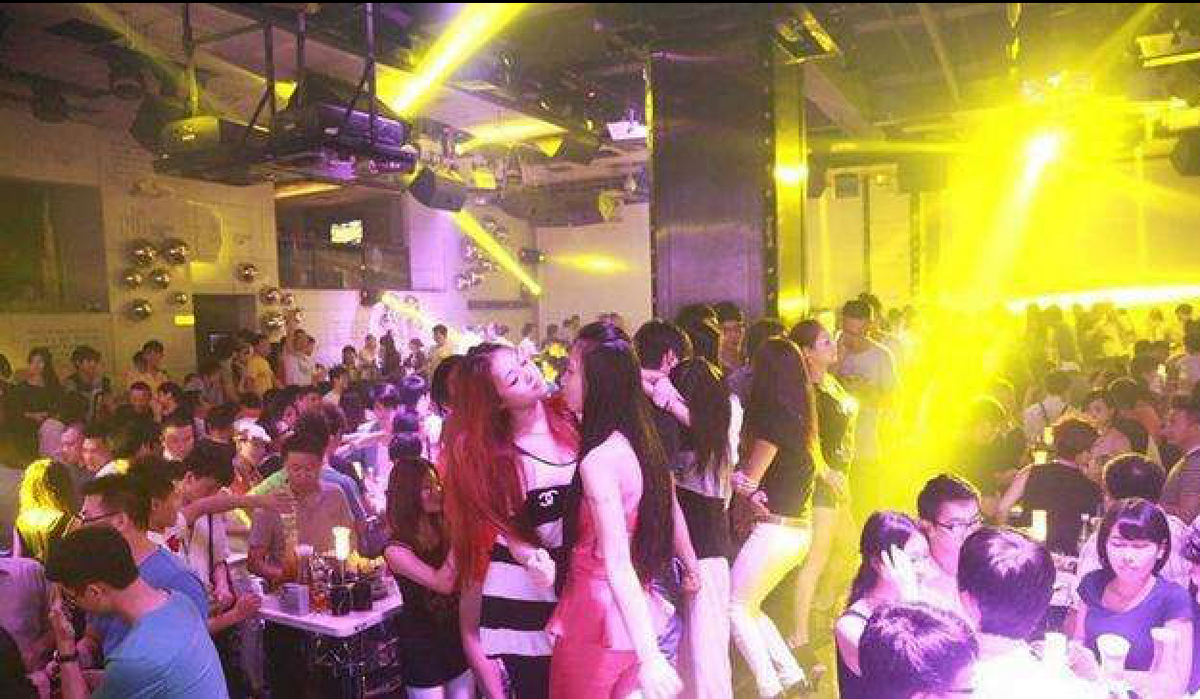 2003年，烟台一夜总会情侣出租屋遇害，警方凭一张快递单查出凶手