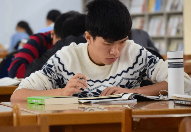 考研初试成绩已陆续公布，复试中淘汰率高的院校，考生要心中有数