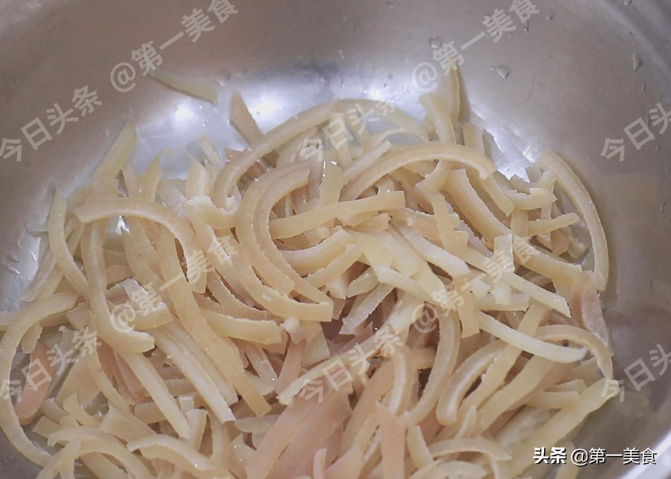 熬皮凍的做法,熬皮凍的做法視頻教程