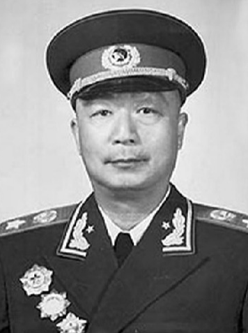 1976年，华国锋担任军委主席，还有5位军委副主席都有谁？