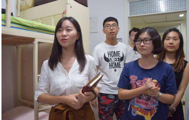 大学辅导员成“香饽饽”，看过“工资单”后，网友表示柠檬了
