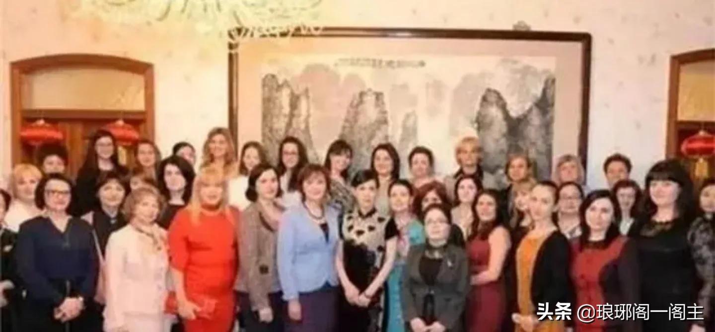 12岁少年被卖到国外 和一白人美女结婚 造出800多人 中国村 琦琦看新聞